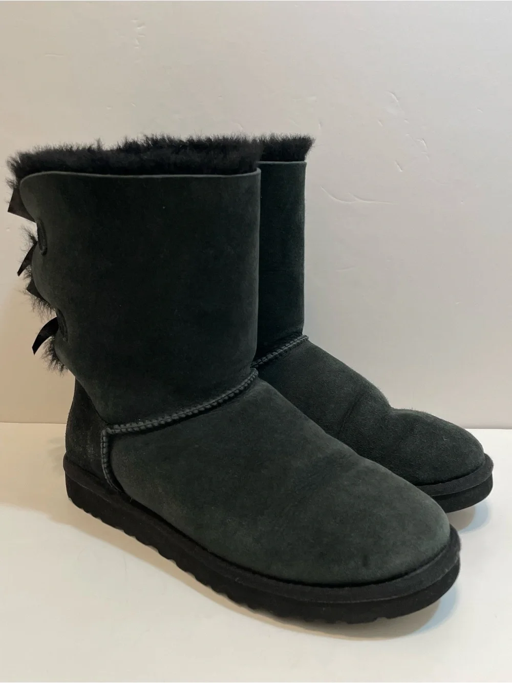 UGG Women's Bailey Bow II Black Shearling Boots Size 8